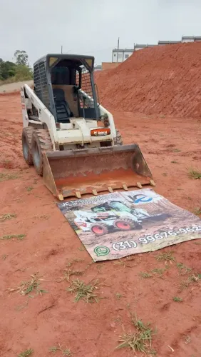 Mini Carregadeira Bobcat S130 cabine aberta
