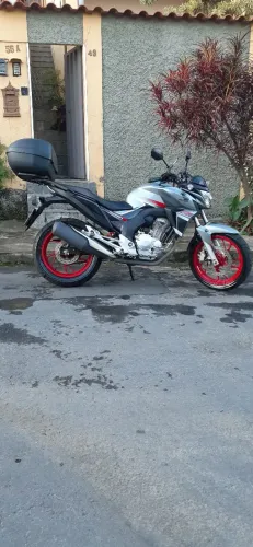 Cb twister 250F 2019 | Cinza e vermelho | Super conservada