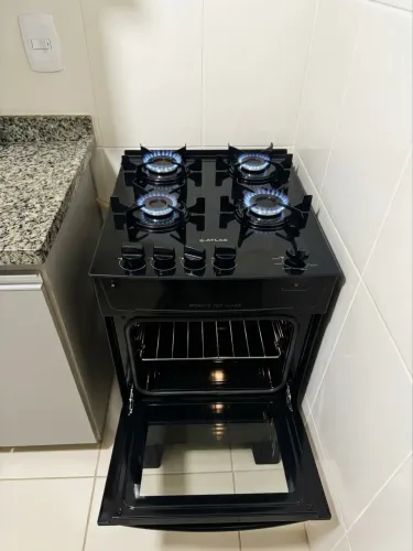 Fogão 4 bocas Atlas preto mesa de vidro