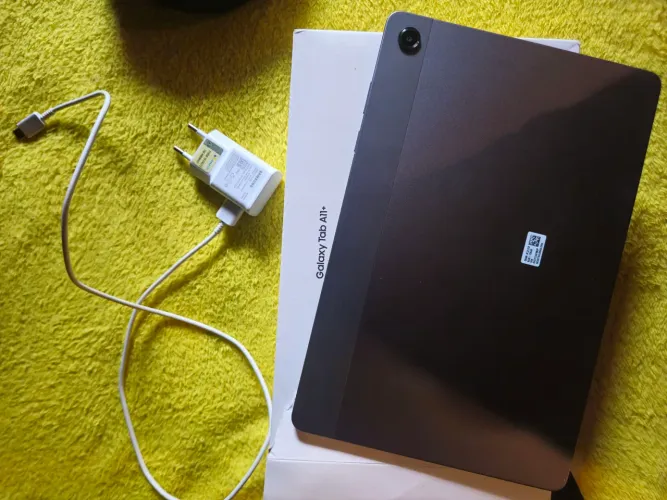 Samsung tablet a11+ 128gb com capa, carregador e caneta inclusa!!!