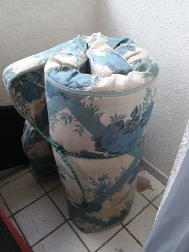 Vendo colchão de solteiro todo em ordem 