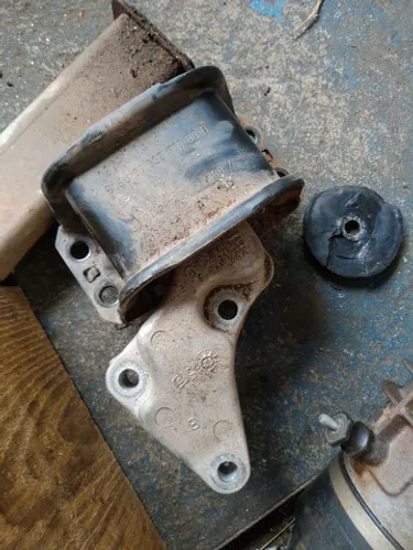 Coxim do motor Peugeot 307 Citroen C4 2.0