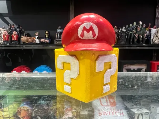 Cubo com chapéu do Mario 