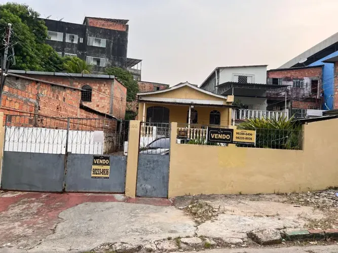 Vendo casa no Bairro da Gloria.