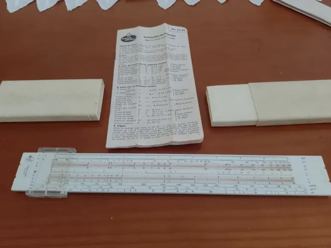 Régua de cálculo antiga- Na cx, com manual de instrução 