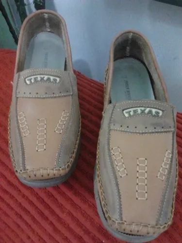 Sapato masculino tipo Mocassim marca Texas tam.42 novo leve cor laranja e café.Limpo .