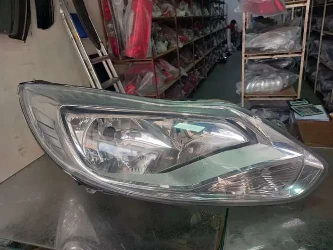 Farol Ford Focus 2014 a 2015