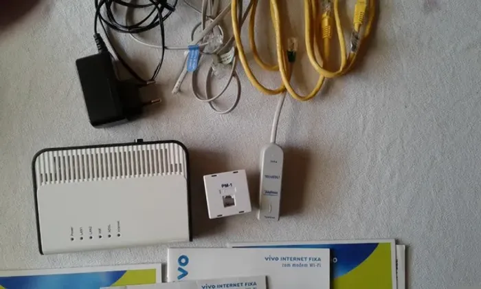 Modem Vivo Wi Fi modelo DM2270 ADSL 2FT + 2Wi