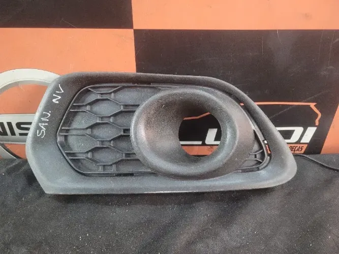 Moldura do Farol de Milha Esquerdo Renault Sandero Logan 2015 a 2018 (c Furo) 2633188