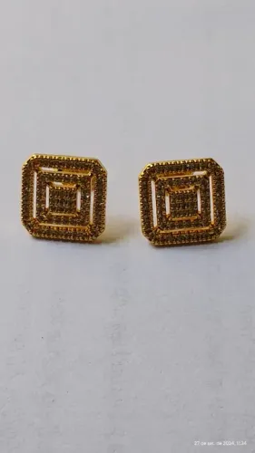 Par de Brinco cravejado com zircônias e Folheado a ouro 18k