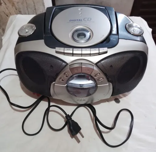 Rádio com CD player e k7 player (Não funciona)