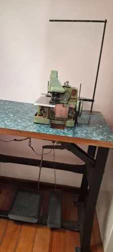Máquina Overlock semi industrial