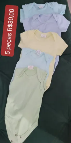 5 Bodies Bebê - R$30,00. 10 calças bebê 50,00 . Pijamas bebes 30,00