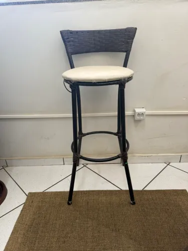 BANQUETA ALTA COM APOIO 