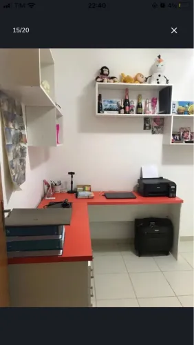 Mesa de escritório em formato L