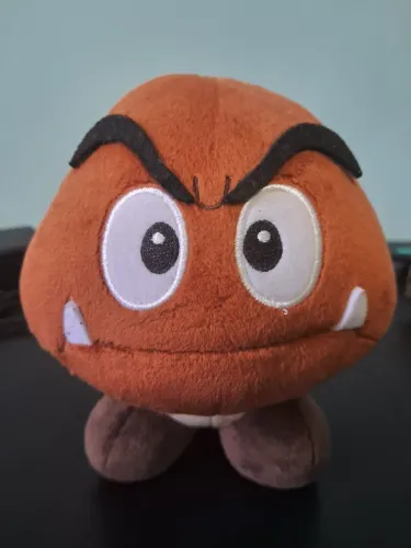 Boneco Pelúcia Goomba - Super Mario