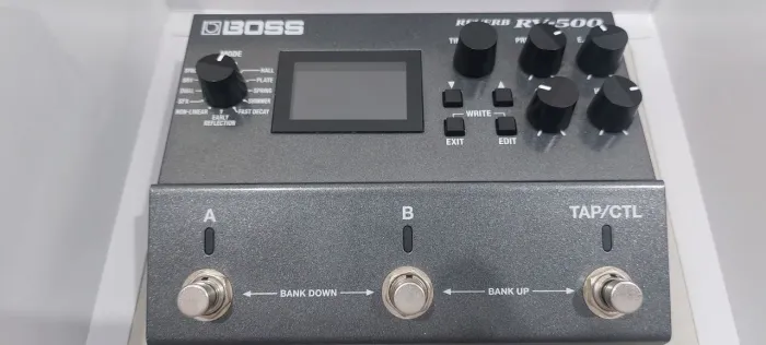 PEDAL REVERB BOSS  (RV-500)