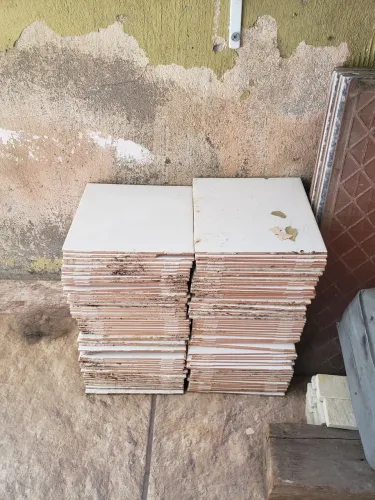 Piso antigo branco