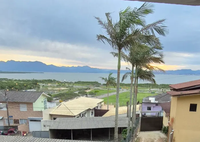 Apartamento mobiliado a 10 minutos no centro, UFSC e aeroporto 