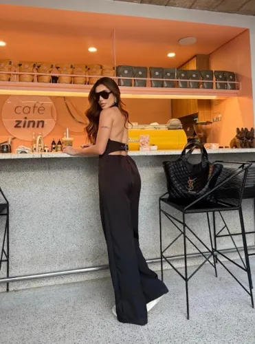 Macacão Preto Elegante