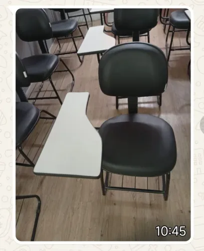 20 Cadeira escolar semi nova