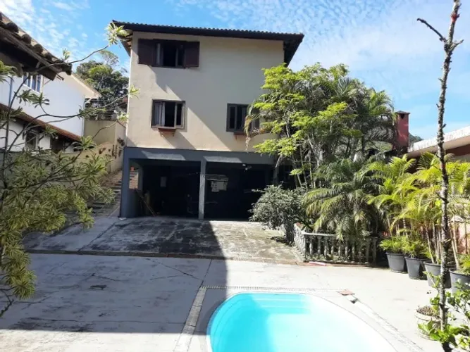 Alugo ótima em casa Rua sem saída