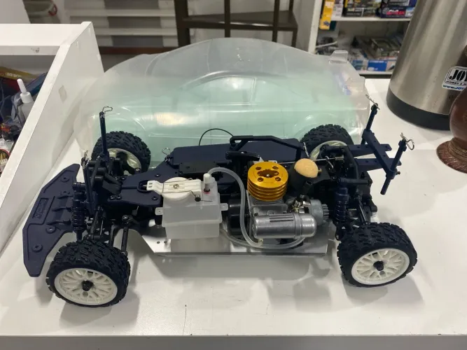 Kyosho  Novo zero da revista Baixei o de R$ 2.200, por R$ 2.000,