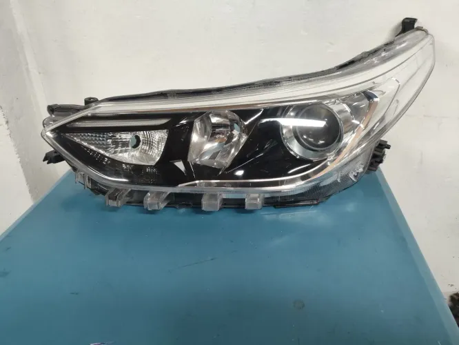 FAROL yaris máscara negra com projetor e DLR lado esquerdo 