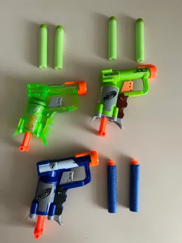 Kit Nerf com 3 pistolas e 6 dardos