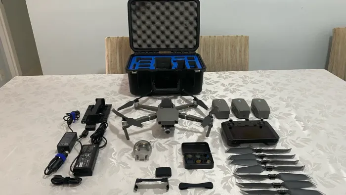 DJI Mavic 2 Zoom - Somente em mãos 