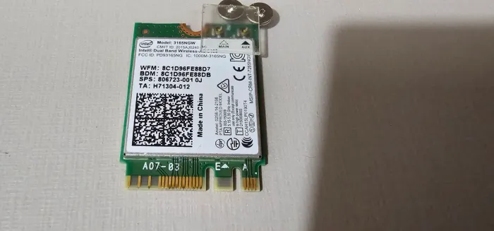 Intel Wireless-AC 3165NGW, usado em notebooks, que fornece Wi-Fi de 5ª geração