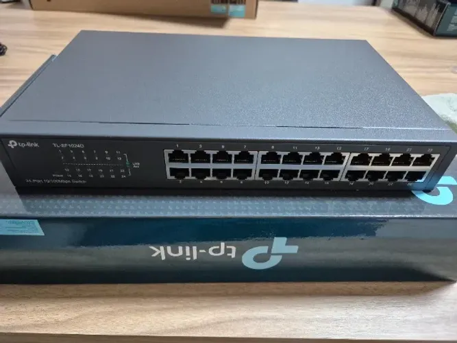 Switch de 24 portas 10/100Mbps TP-Link TL-SF1024D