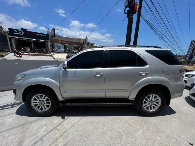 VENDO HILUX 2015 SW4 DISEIL AUTOMÁTICA 