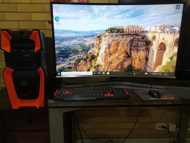 TV Samsung LED Curva 40" Super Conservada com Kit de LEDs Novo