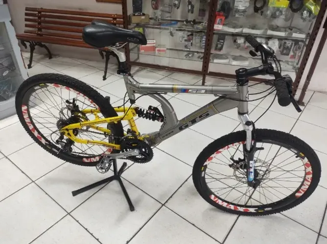 Bicicleta Full suspension GTS modelo S3 24V Shimano dos anos 2002 impecável estado de nova
