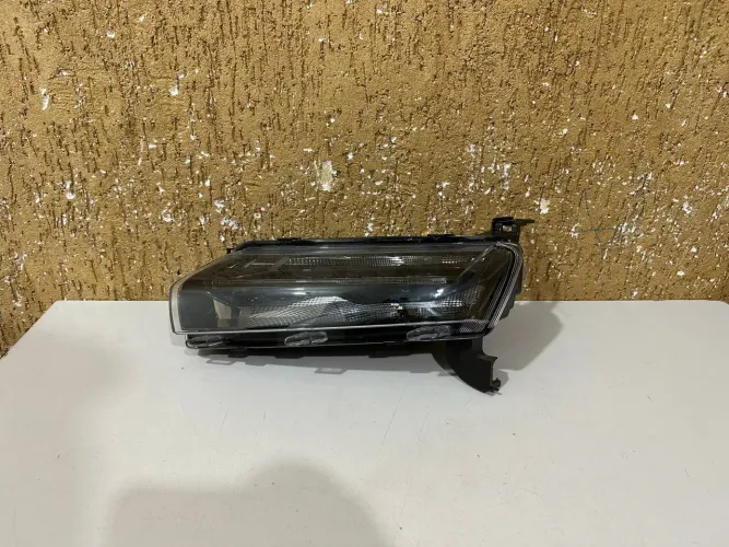 Farol esquerdo Superior Kwid 2022/2023/2024/2025