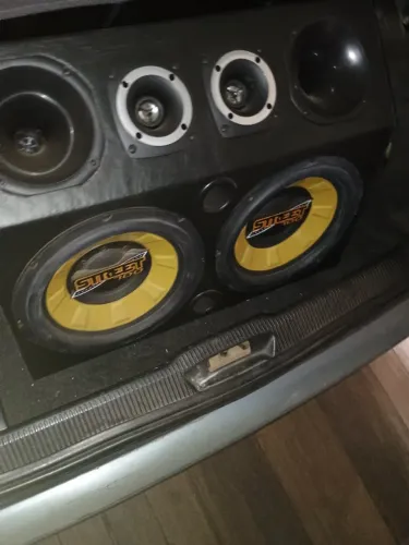 Som automotivo e duas potência