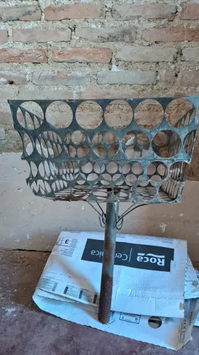 Lixeira de ferro em ótimo estado.