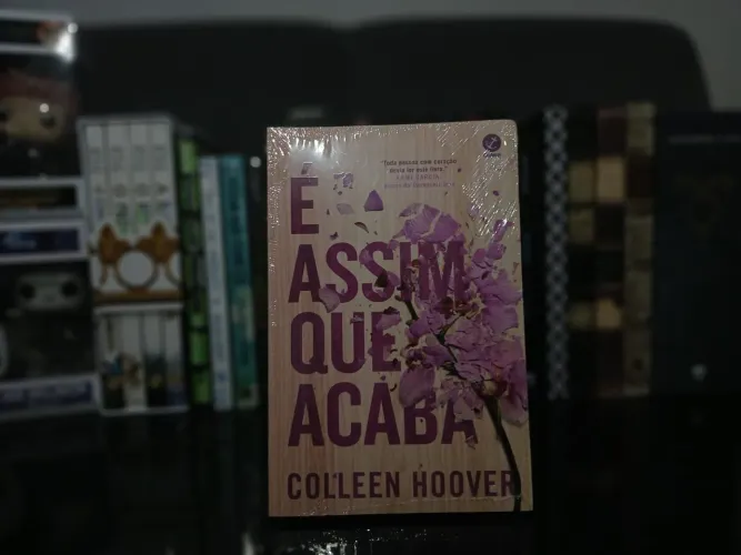 É Assim Que Acaba - Colleen Hoover (capa comum)