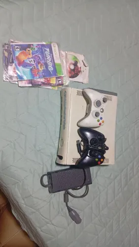 Xbox 360 + Jogos + Controles