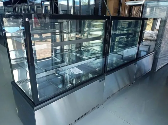 Vitrine Refrigerada para Padaria Venâncio Consulte Medidas Disponíveis 