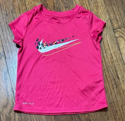 camiseta nike tamanho 4 anos importada (desapego)