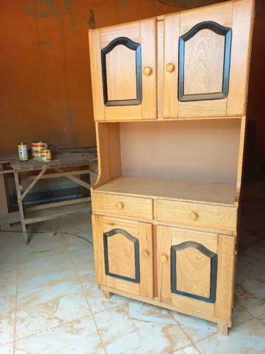 Vendo um armário de cozinha em madeira cerejeira 