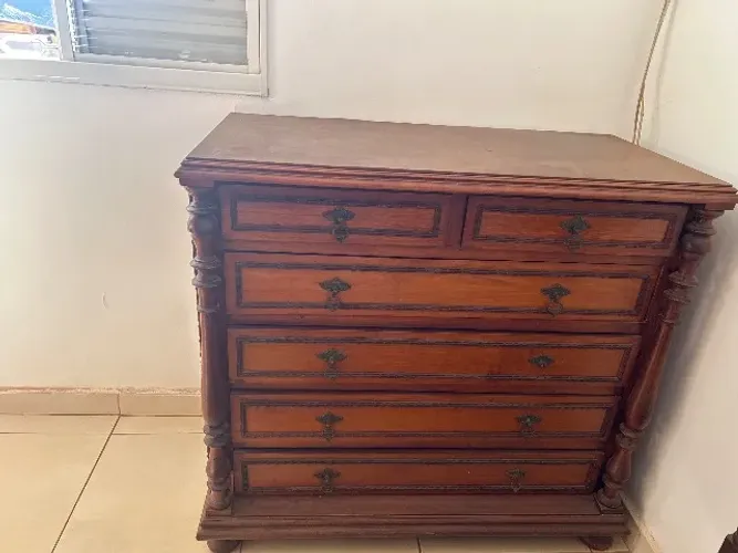 Cômoda de madeira