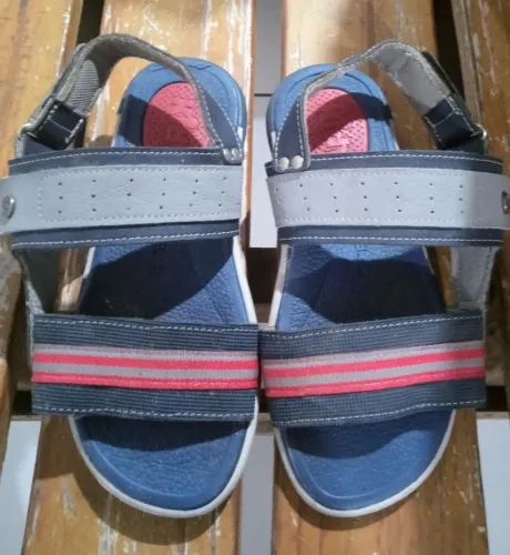 2 Sandálias  Tam.32