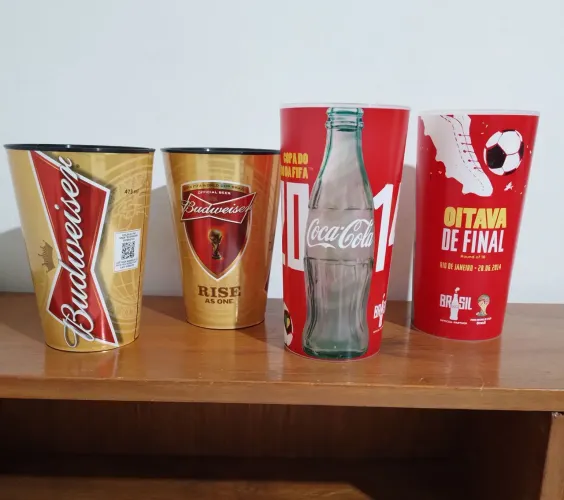 Copos Coca-Cola e Budweiser da Copa do Mundo 2014 (pequena avaria Coca-Cola)