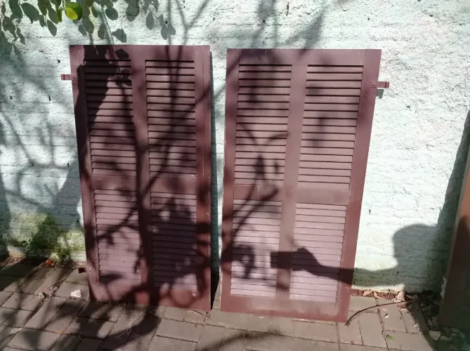 Venezianas de madeira de lei