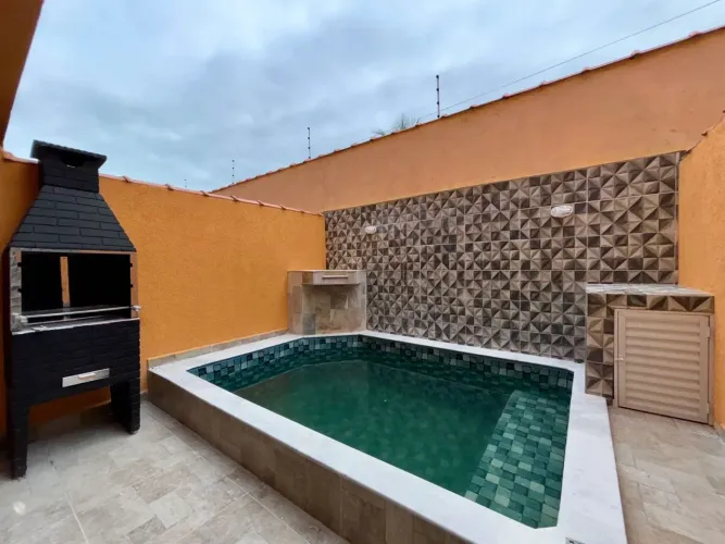 Casa em condomínio com Piscina e Churrasqueira em cada casa.