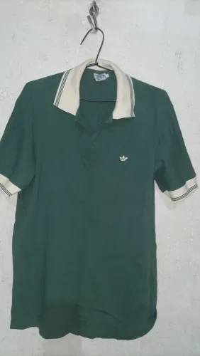 Polo Adidas retro estilosa 