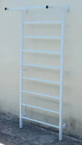 Espaldar em tubo de aço